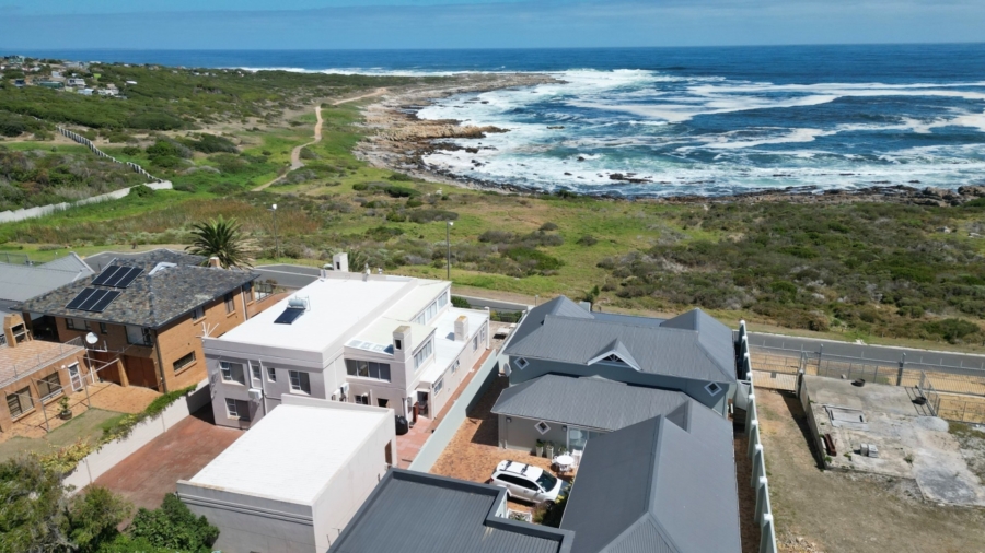 5 Bedroom Property for Sale in Sandbaai Western Cape